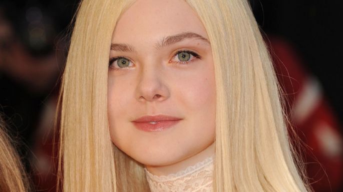 Elle Fanning enamora con vestido de Paco Rabanne que deja "al aire" su busto en Festival de Cannes