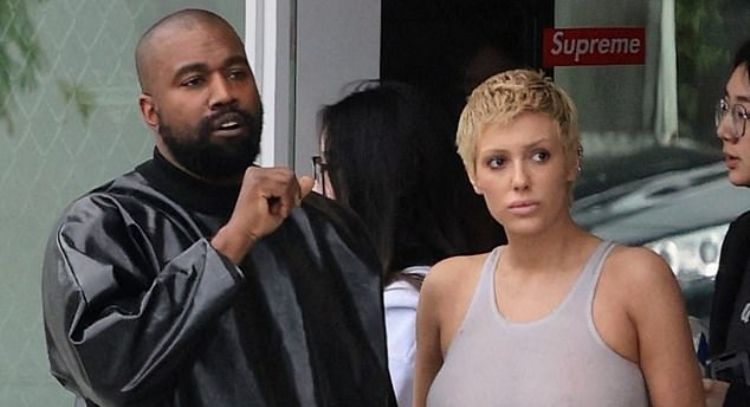 Bianca Censori, esposa de Kanye West, reafirma que sí es esposa del rapero pese a rumores contrarios