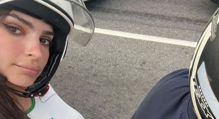 Emily Ratajkowski presume su viaje a Brasil en Instagram con un sensual y revelador atuendo