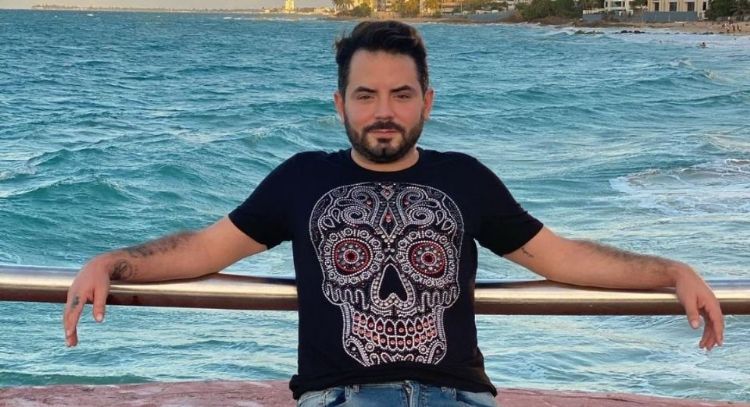 José Eduardo Derbez no se limita y habla sobre las críticas que recibe por usar camisas ajustadas
