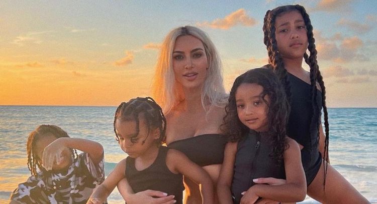 Kim Kardashian revela que da el mismo regalo de cumpleaños a sus hijos cada año; de esto se trata