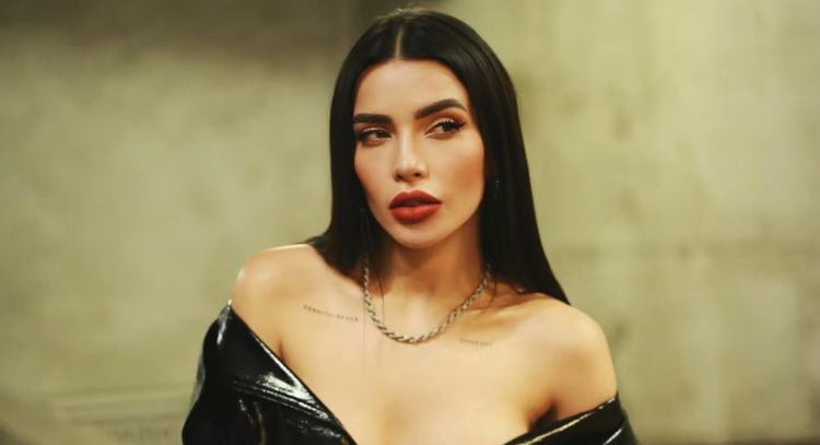 Dania Méndez se despide de redes sociales con coquetas fotografías en las que presume su belleza