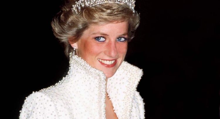 “La reina real”: Fans de la princesa Diana la recuerdan en plena coronación del Rey Carlos III