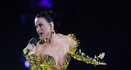 Katy Perry luce radiante con un vestido dorado para el concierto de coronación del Rey Carlos III