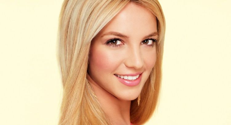 Frenan libro de Britney Spears por preocupación de famosos que no quieren que ser mencionados