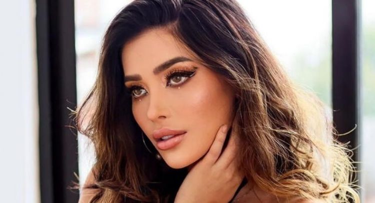 Brenda Zambrano presume cuerpazo desde la playa y demuestra que el neón es perfecto para el verano
