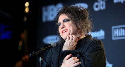 Robert Smith conmueve a todos al dedicar 'Plainsong' a su esposa durante concierto de The Cure