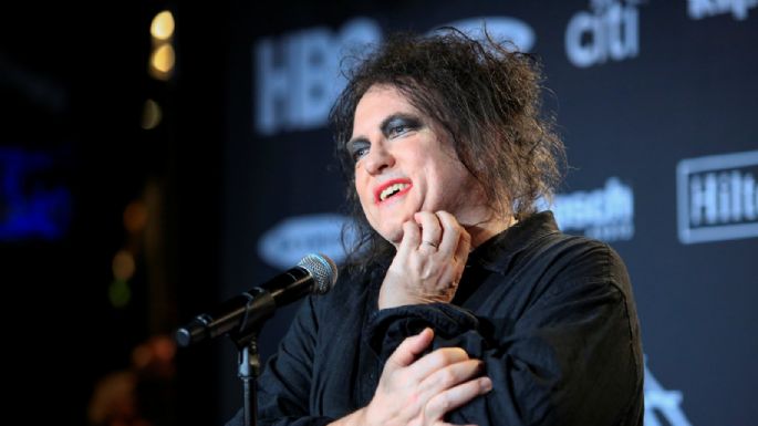 Robert Smith conmueve a todos al dedicar 'Plainsong' a su esposa durante concierto de The Cure