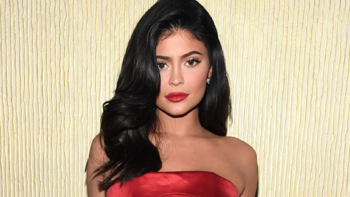 FOTO: Kylie Jenner luce encantador vestido negro y deleita a sus adíeles seguidores de Instagram