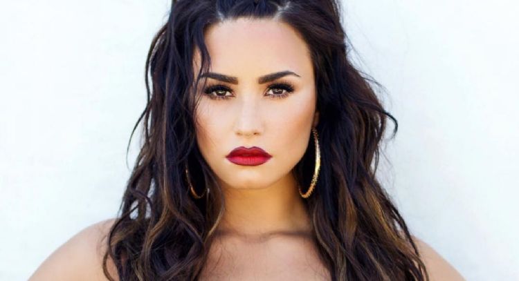 "Era abusivo": Demi Lovato rinde homenaje a su difunto padre pese a la mala relación que tuvo con él
