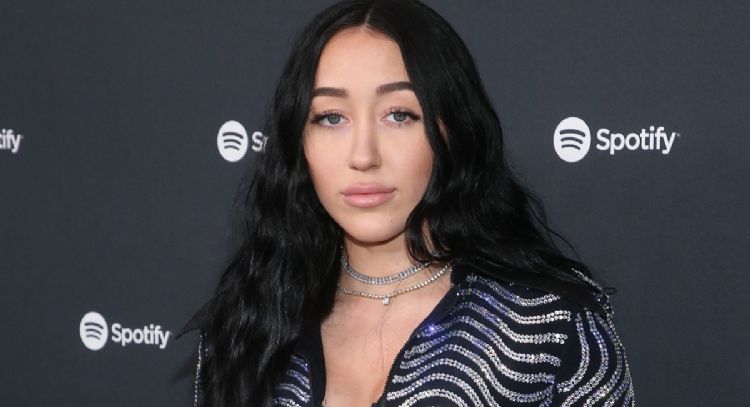 Noah Cyrus anuncia su compromiso con su prometido Pinkus; así es su hermoso anillo de compromiso