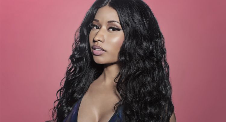 Nicki Minaj muestra apoyo a adolescente que defendió a su madre y ofrece pagar su Universidad