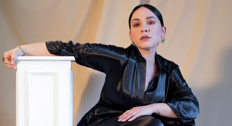 Arremeten contra Carla Morrison en las redes al compartir encuentro con el Papa Francisco