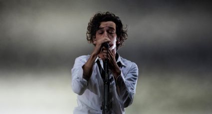 Matty Healy besa a guardia de seguridad masculino en medio de su supuesto romance con Taylor Swift