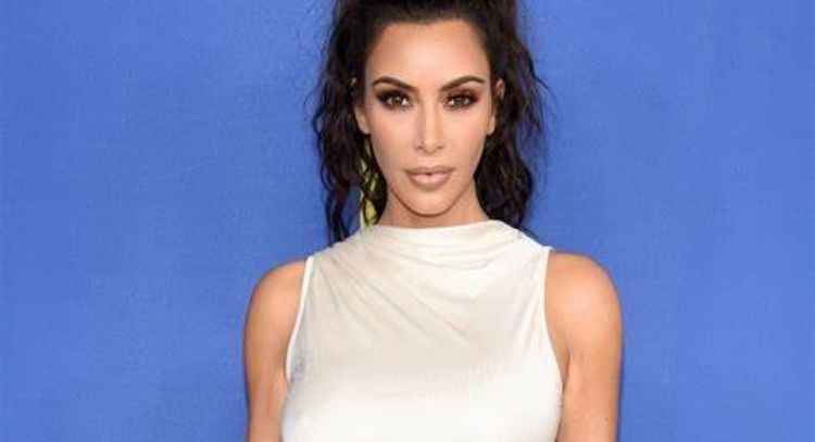 'The Kardashians': Kim Kardashian admite que es penosa en la intimidad por lo que mejor hace esto