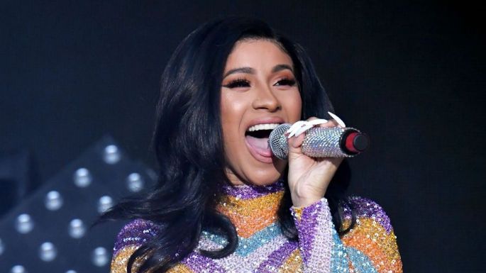 A 10 meses de eliminar el 95% de los polímeros, Cardi B muestra su trasero en un mini traje de baño