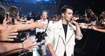 Joe Jonas revela que no se avergüenza de quitarse los pantalones en un show de Jonas Brothers