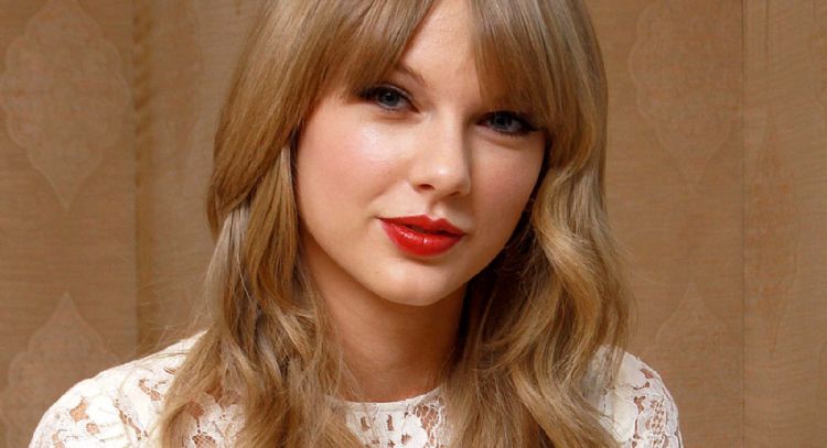 Taylor Swift desmiente rumores de consumo de marihuana en noche de juegos con amigos famosos