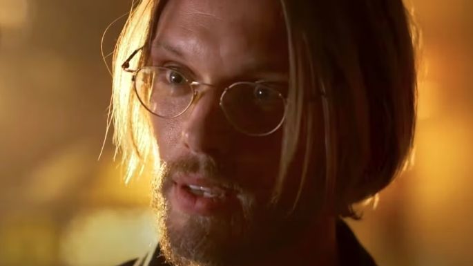 'Witchboard': Mira a Jamie Campbell Bower desatar un antiguo y terrible mal en este nuevo tráiler 