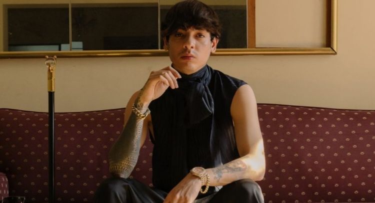 Natanael Cano modela con la marca Saint Laurent y aparece en la portada de esta famosa revista