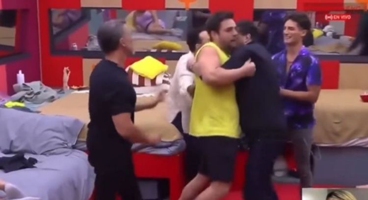 Paul Stanley se le lanza a los golpes a Sergio Mayer por esta razón en 'La Casa de los Famosos'
