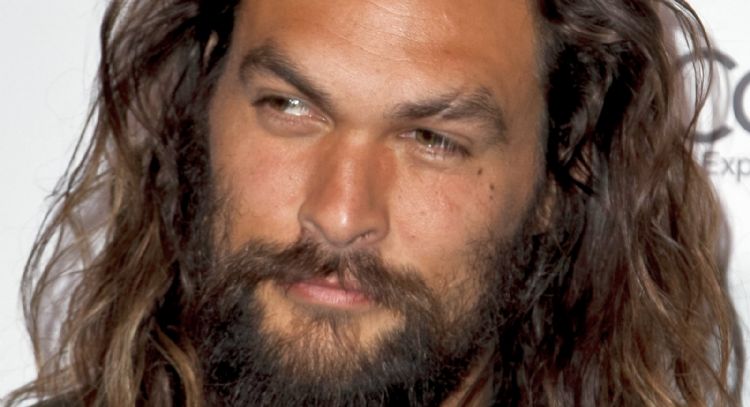Jason Momoa hace llamado urgente: "No Viajen a Maui" mientras incendios forestales devastan la isla
