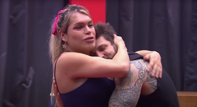 Revelan imágenes de un apasionado beso entre Wendy Guevara y Nicola Porcella en fiesta de Galilea