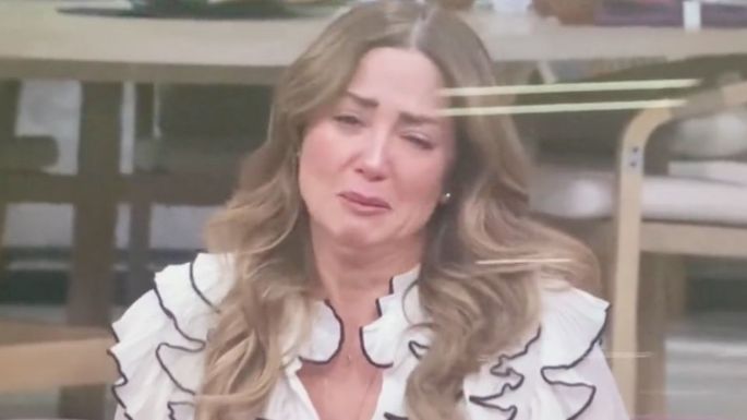 Andrea Legarreta rompe en llanto en plena transmisión de 'Hoy' al hablar de la muerte de su mamá