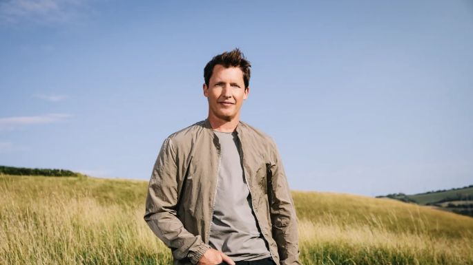 James Blunt, cantante del éxito 'You're Beautiful' regresa con su nuevo sencillo 'Beside You'