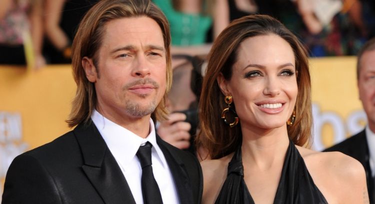 Angelina Jolie se hace nuevos tatuajes y fans rumorean que son un mensaje para Brad Pitt