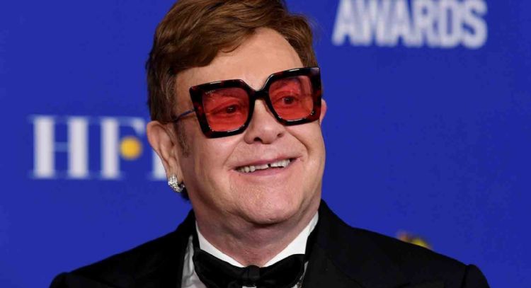 ¡Terrible! Elton John es hospitalizado tras sufrir accidente en su hogar; esto es lo que se sabe