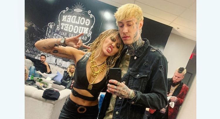 Trace Cyrus desata controversia por comentarios sobre mujeres que están en plataforma para adultos