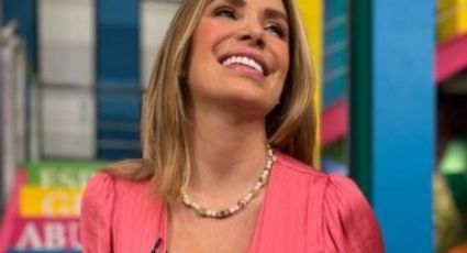 Andrea Escalona no se limita y enamora con este encantador 'look' claro desde el programa 'Hoy'