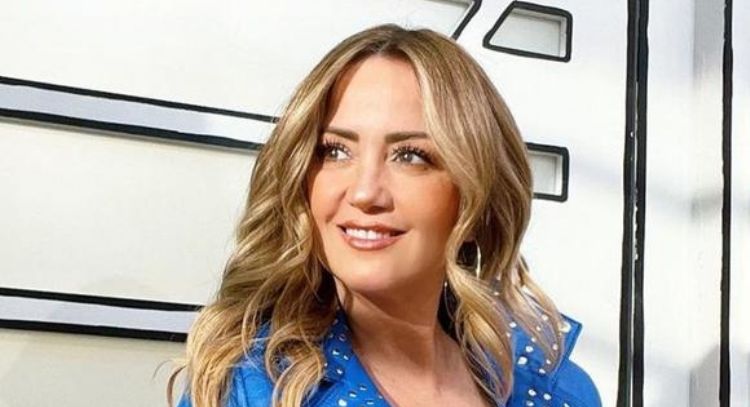 Televisa: Andrea Legarreta llega al programa 'Hoy' y enamora con este coqueto 'look' de temporada