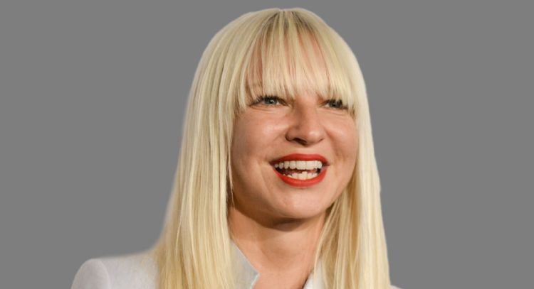 Sia deslumbra en el desfile de Christian Siriano durante la Semana de la Moda de Nueva York