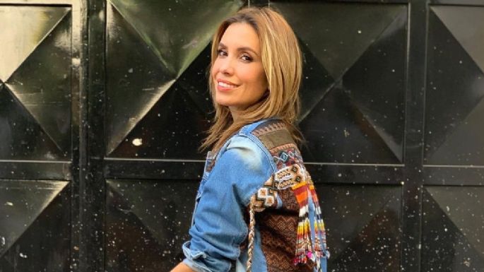 FOTO: Andrea Escalona llega al programa 'Hoy' y luce distinguido 'outfit' claro desde Televisa