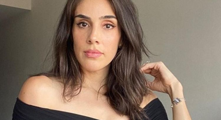 Sandra EcheverrÃ­a no se limita y posa con este encantador 'look' negro desde su perfil de Instagram