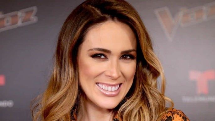 Desde Instagram, Jacky Bracamontes sorprende con elegante 'look' blanco y enamra a todo Telemundo