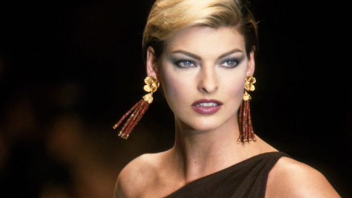 Linda Evangelista revela que a los 16 años le pidieron quitarse la ropa para unas fotos de modelaje