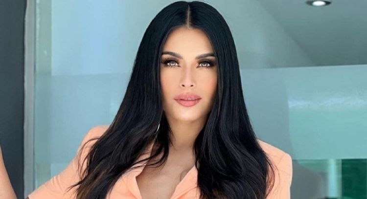Desde TV Azteca, Kristal Silva da cátedra de estilo con este coqueto 'look' de día y deslumbra 'VLA'