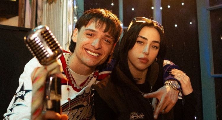 Peso Pluma reaparece junto a Nicki Nicole en Argentina tras cancelar sus conciertos en México