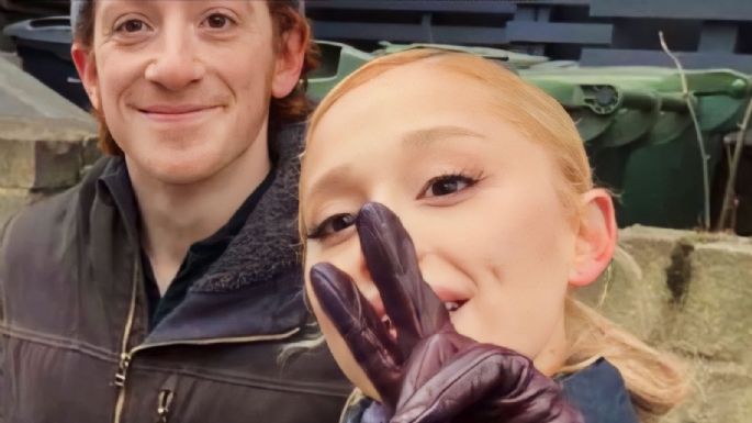 Ariana Grande y Ethan Slater disfrutan de su romance y son vistos juntos en Disneyland