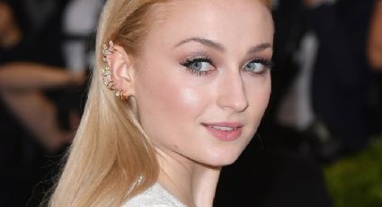 Sophie Turner es fotografiada con un anillo de bodas mientras sale de casa de Taylor Swift