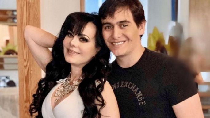 Maribel Guardia explota de emoción al ver a su hijo Julián en el Times Square; así lo presume