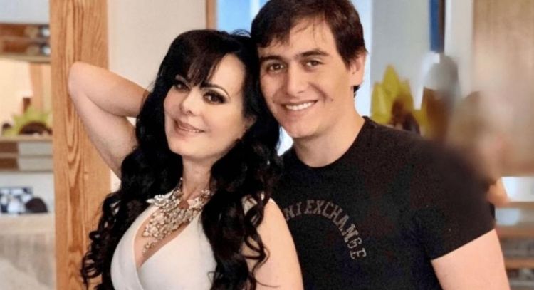 Maribel Guardia explota de emoción al ver a su hijo Julián en el Times Square; así lo presume