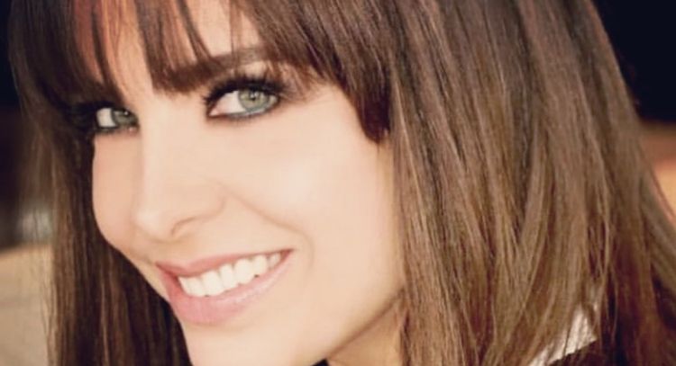 Lisset, actriz de teatro musical, considera cirugía para eliminar un pólipo en sus cuerdas vocales