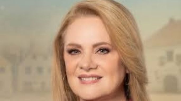 Érika Buenfil saca el 'glamour' y posa con este increíble 'look' claro desde su cuenta de Instagram