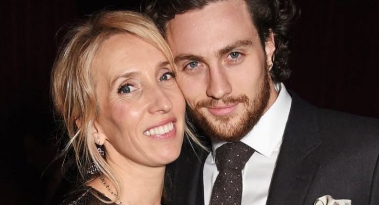 Aaron Taylor-Johnson aparece muy enamorado de su esposa, Sam Taylor-Johnson, en nuevas fotos