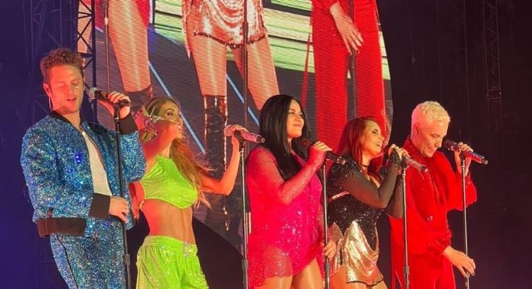 Fan golpea a Anahí en el ojo durante el concierto de RBD en Chicago y así reacciona la cantante