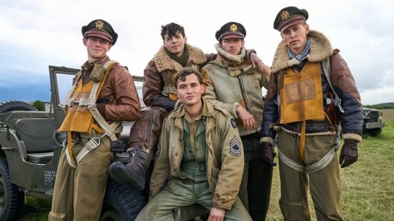 Austin Butler y Callum Turner se preparan para la guerra en el nuevo teaser de 'Masters of the Air'